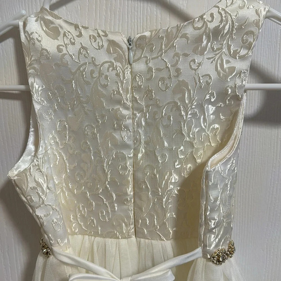 Beautiful Little Girls Formal Off White Dress Size 6X Beaded Belt Layered Skirt - Picture 6 of 8
